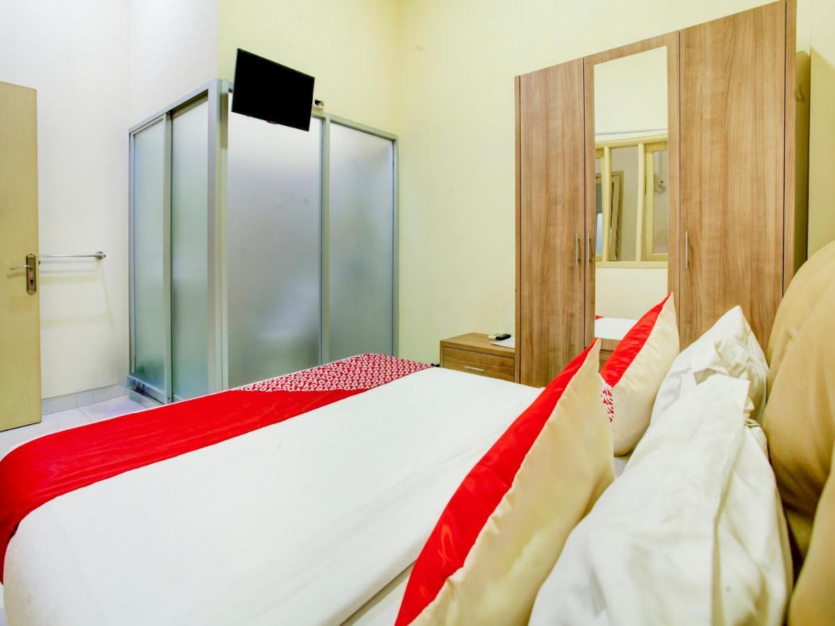 Oyo 90141 3A Syariah Hotel Jakarta Exterior foto